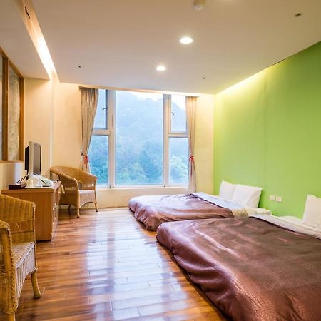 Crystal Hotel Renai Bagian luar foto