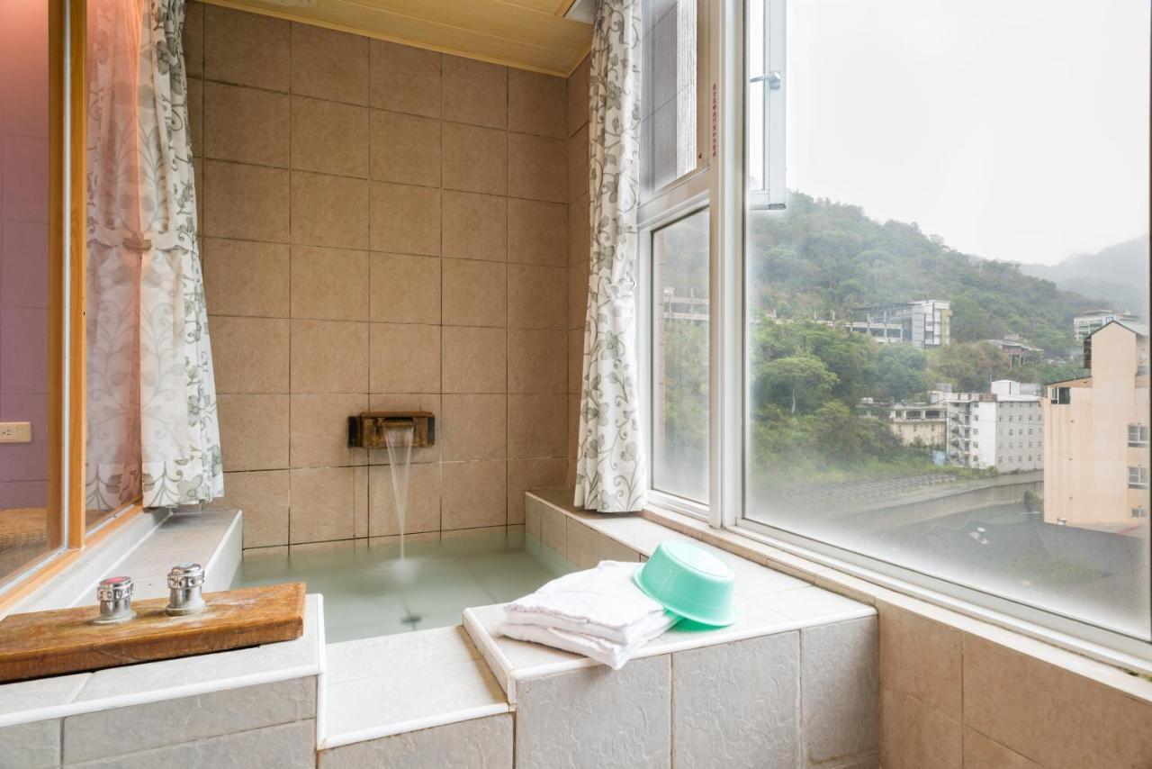 Crystal Hotel Renai Bagian luar foto