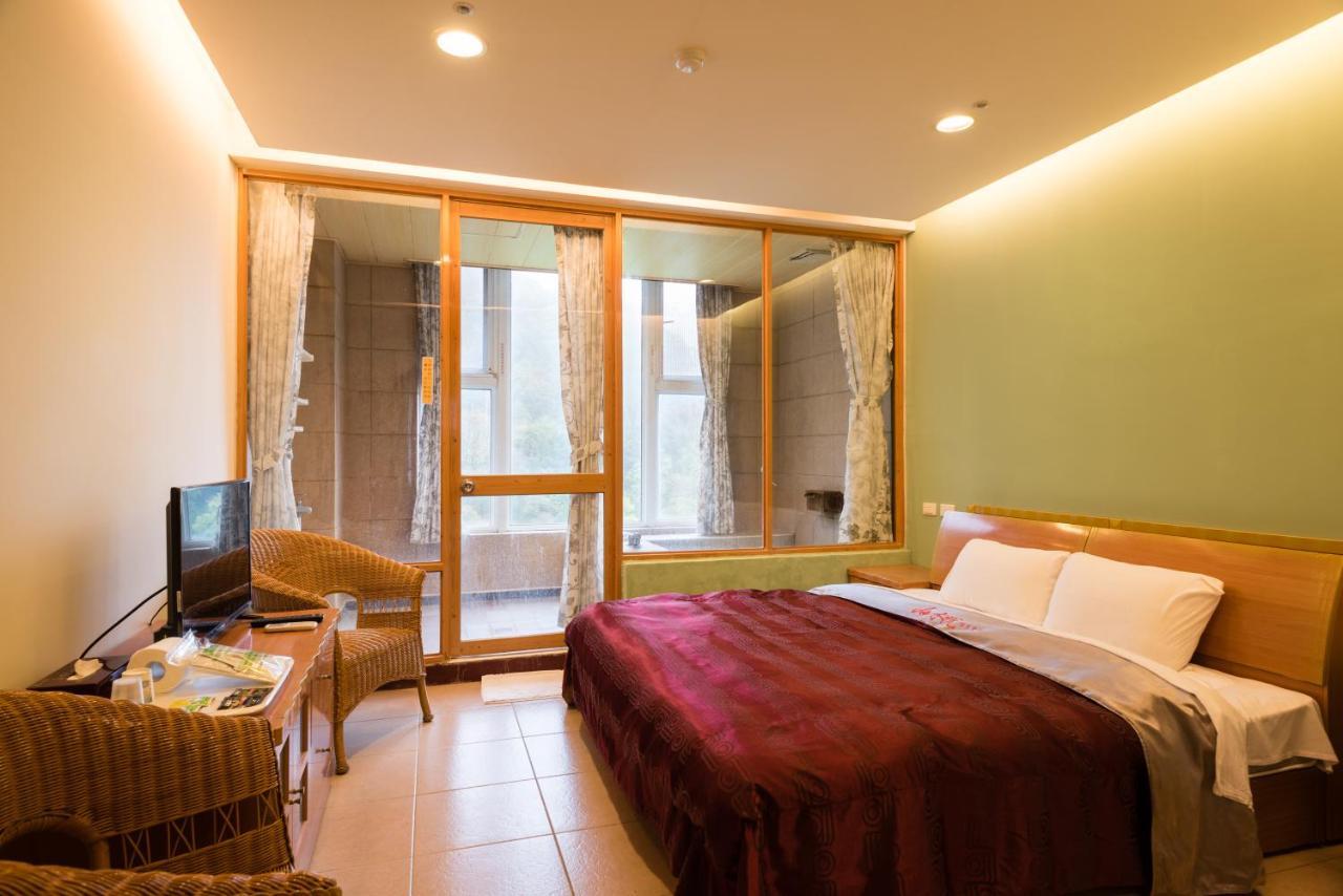 Crystal Hotel Renai Bagian luar foto