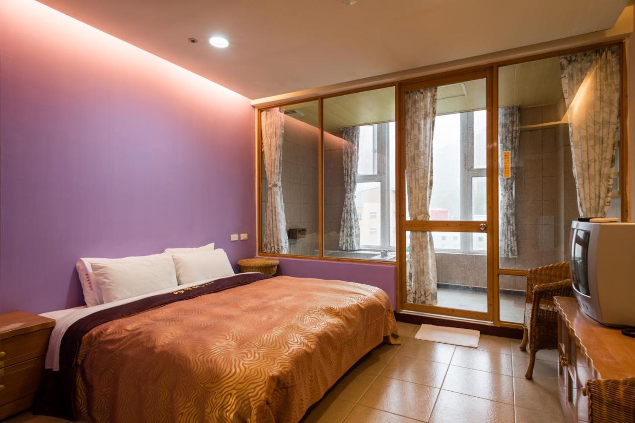 Crystal Hotel Renai Bagian luar foto