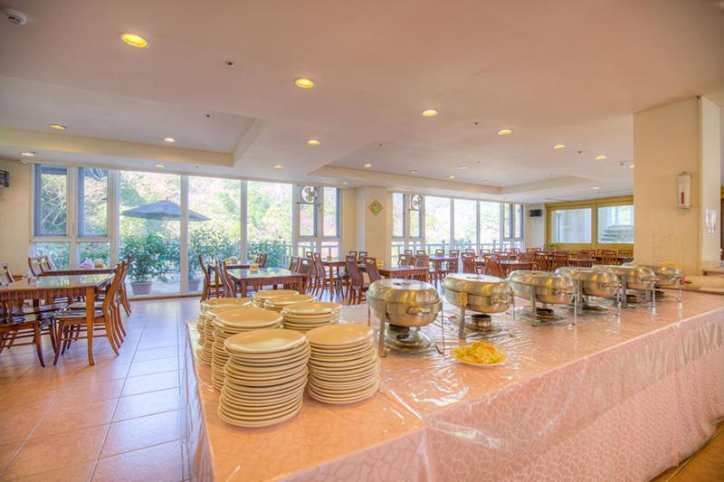Crystal Hotel Renai Bagian luar foto