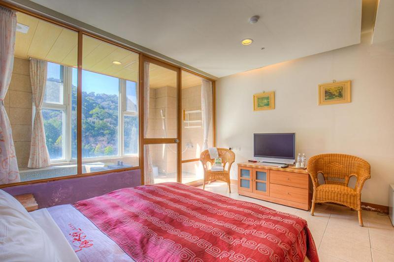Crystal Hotel Renai Bagian luar foto
