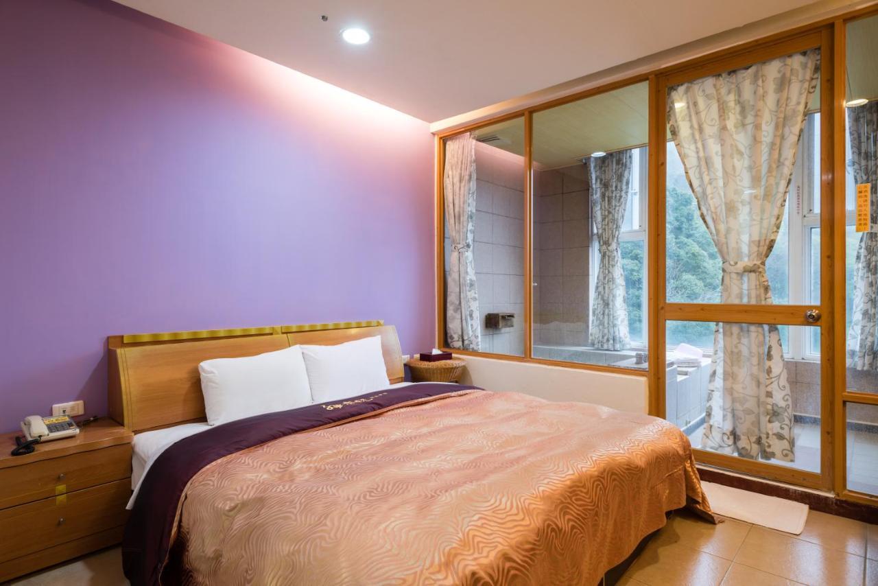 Crystal Hotel Renai Bagian luar foto