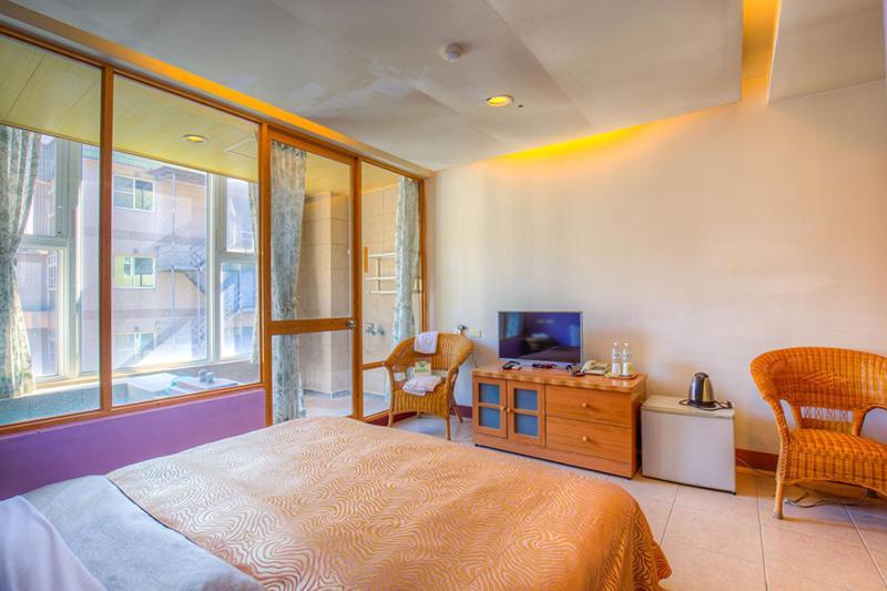 Crystal Hotel Renai Bagian luar foto