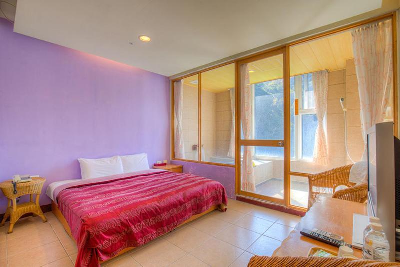 Crystal Hotel Renai Bagian luar foto